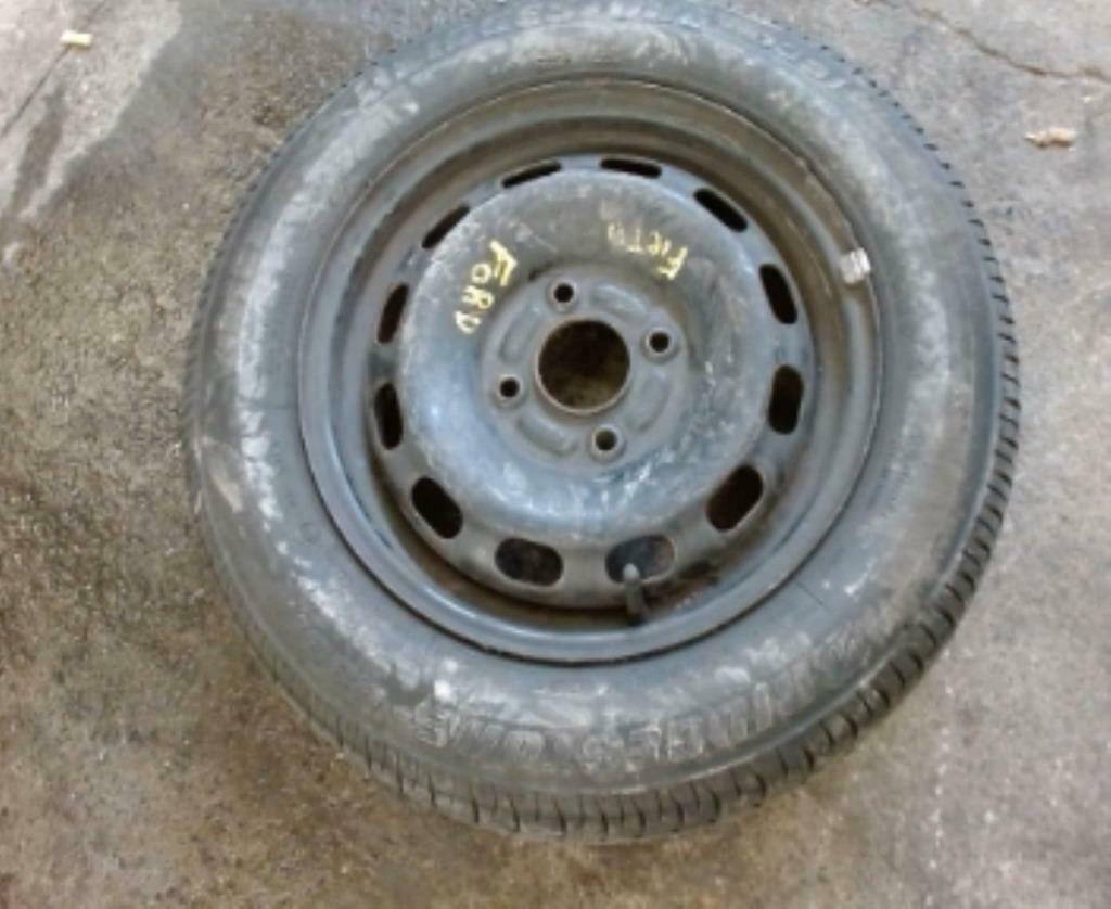 Roue Fiat Punto Evo 3 2009-2013 Brigestone  175/65/R14 82T, Autos : Pièces & Accessoires, Autres pièces automobiles, Fiat, Utilisé