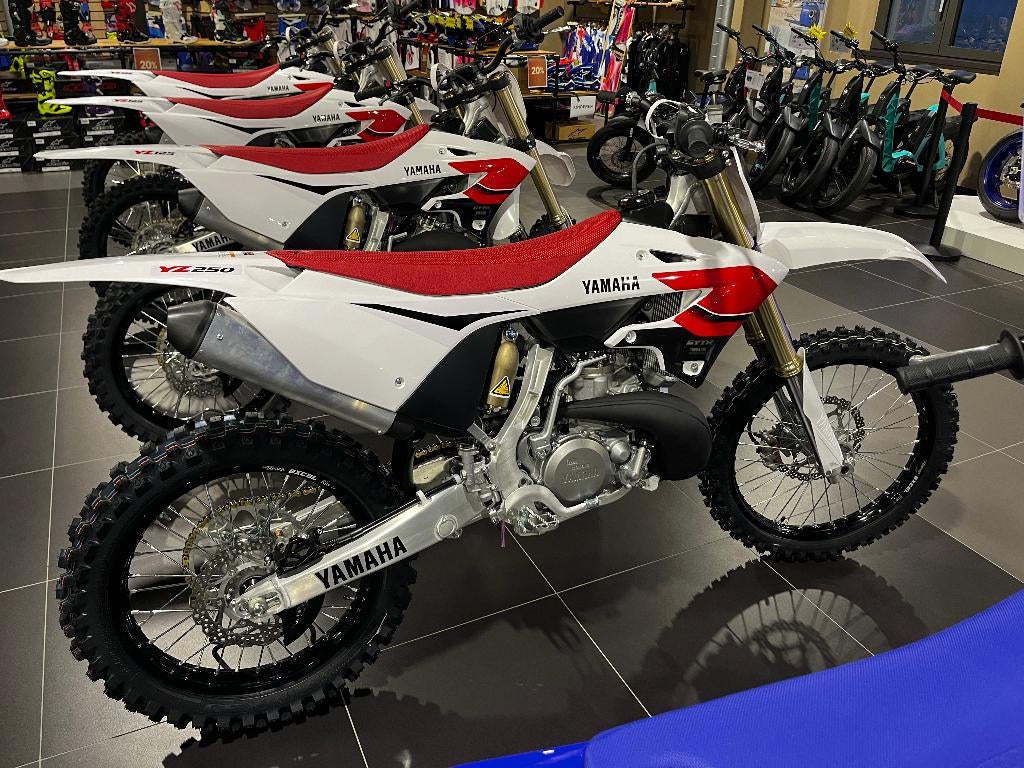 Yamaha YZ250 70th anniversary, Bedrijf, Crossmotor, 249 cc