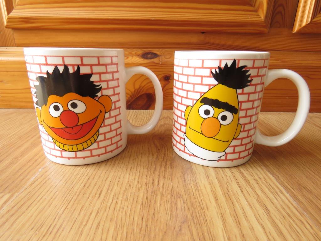 2 mug tasse avec Ernest et Bert de sesame street, Maison & Meubles, Enlèvement ou Envoi, Comme neuf, Tasse(s) et/ou soucoupe(s)