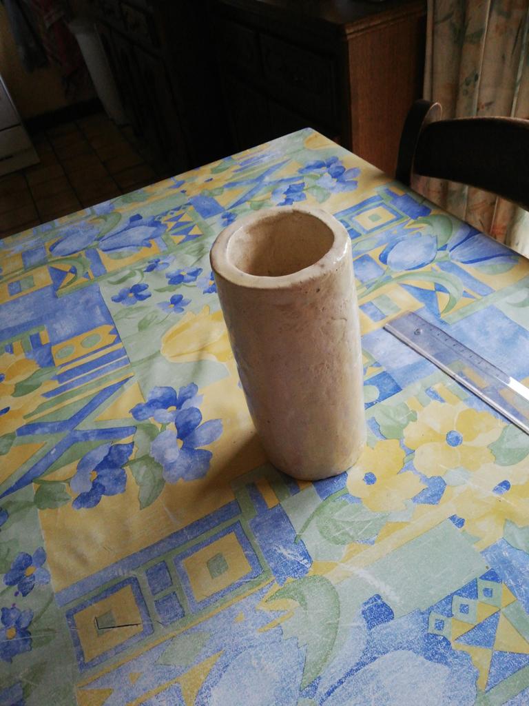Vase artisanal couleur crème. 20cm de haut. 6,5 cm de diamèt, Enlèvement ou Envoi