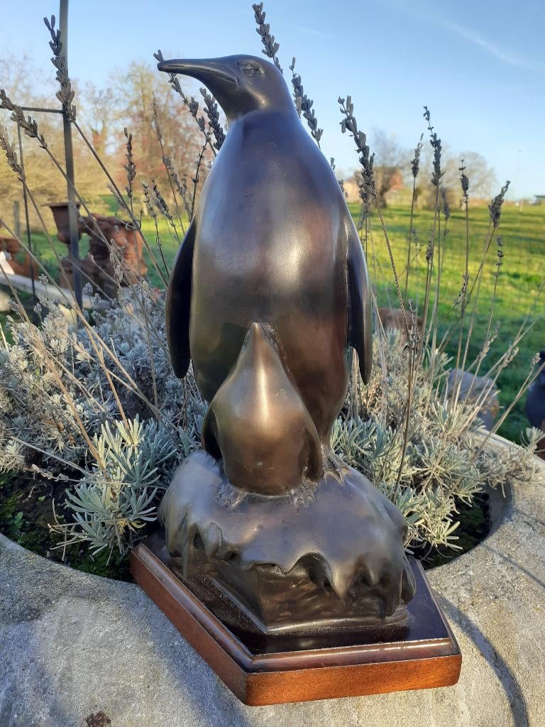 BRONS GESIGNEERD OP EEN SOKKEL (de pinguïn en zijn welp)., Antiek en Kunst, Ophalen of Verzenden, Brons