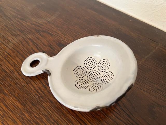 Vintage wit emaille theezeefje, Antiek en Kunst, Ophalen