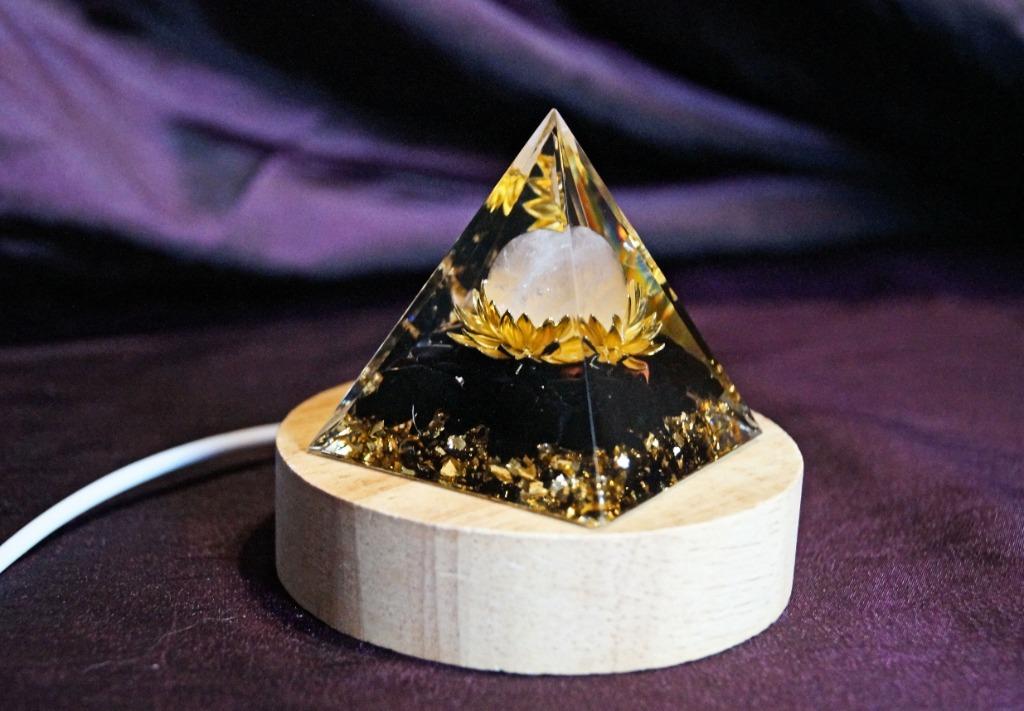 Pyramide Orgonite Lotus Quartz et Obsidienne, Enlèvement ou Envoi, Comme neuf