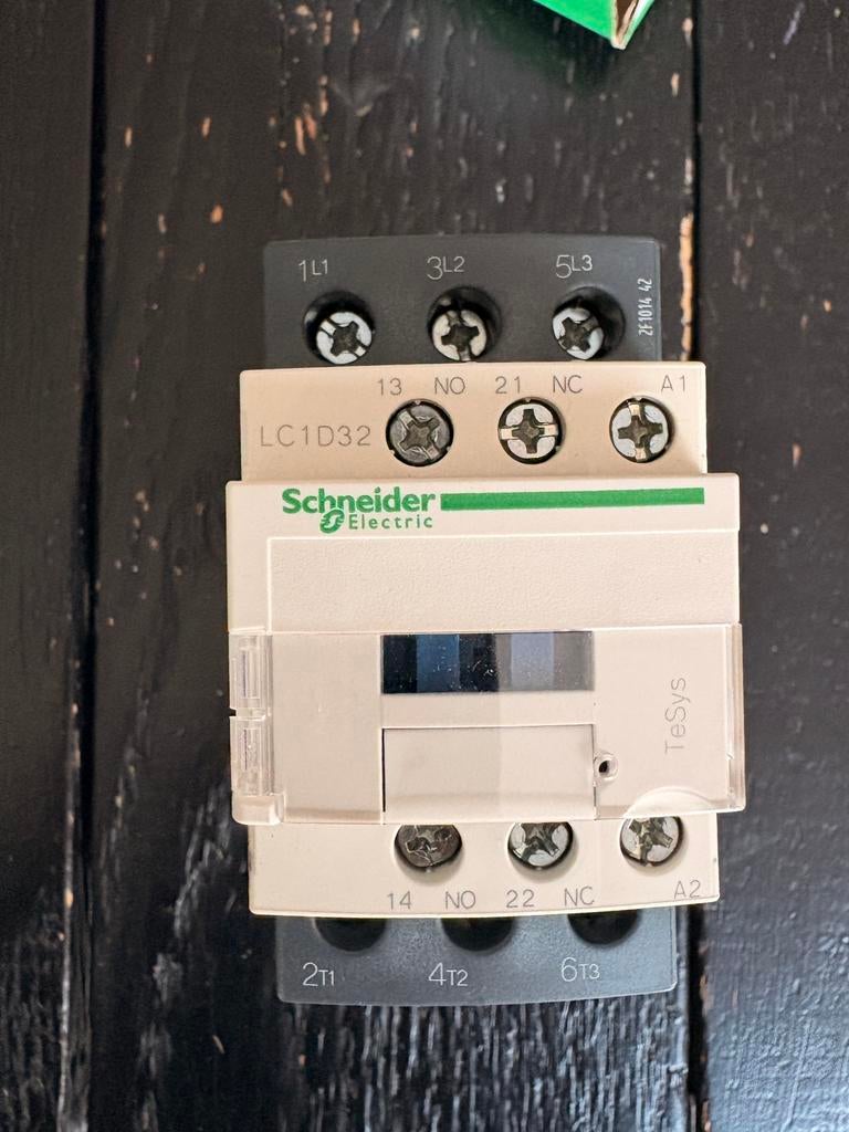 Contactor schneider LC1D32P7, Enlèvement ou Envoi, Neuf