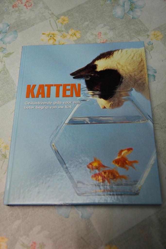 Katten (geïllustreerde gids), Boeken, Dieren en Huisdieren, Zo goed als nieuw, Katten, Ophalen