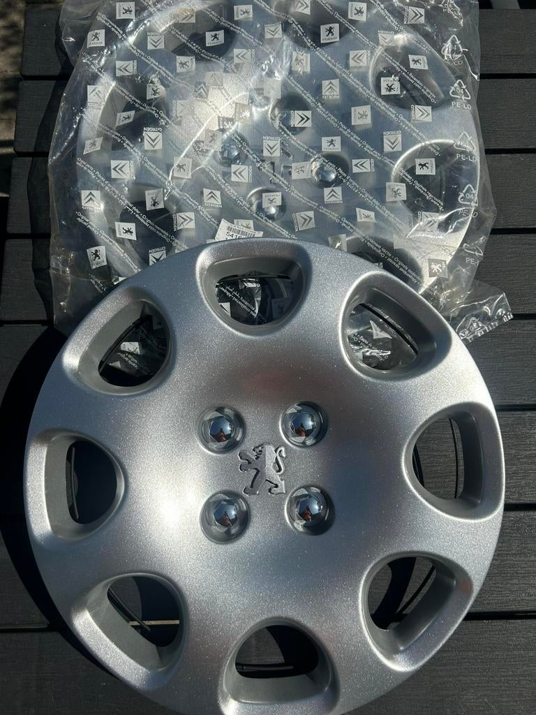 2 originele Peugeot 207,208,307,308 partner 15" wieldoppen, Ophalen of Verzenden, Nieuw