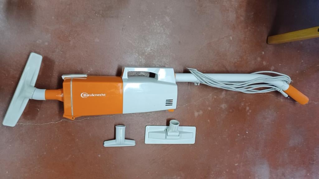 Stofzuiger Retro oranje-wit, Ophalen, Stofzuiger