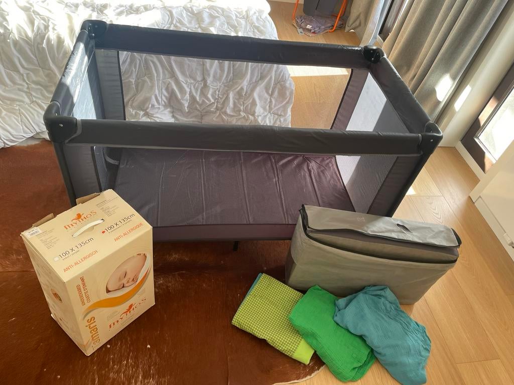 Baby reisbed met extra matras, donsdeken en overtrekken, Kinderen en Baby's, Ophalen, Zo goed als nieuw