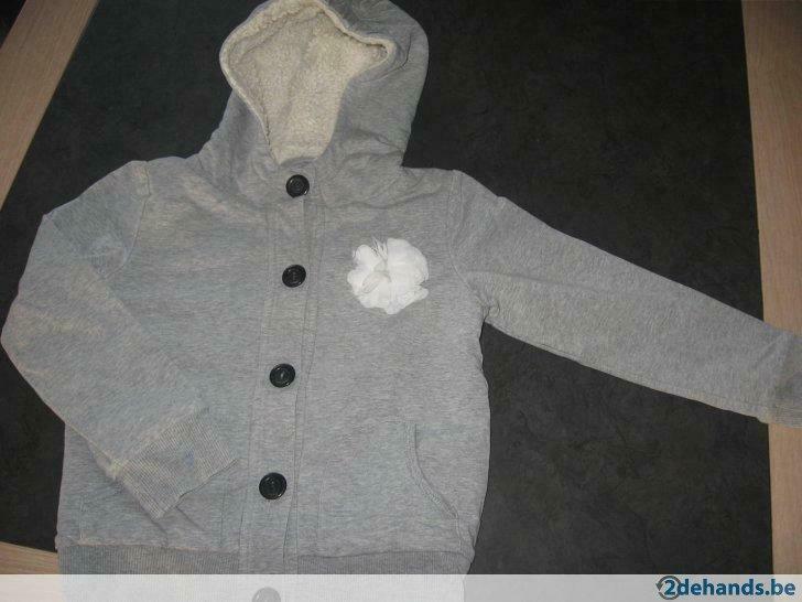 Heel mooie en dikke grijze trui met wol vanbinnen,maatje 122, Enfants & Bébés, Vêtements enfant | Taille 122, Utilisé, Fille, Pull ou Veste