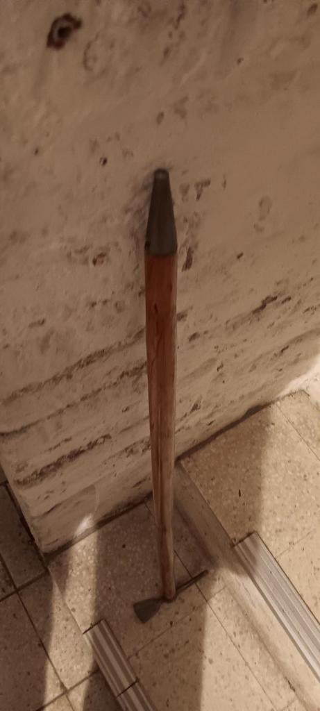 PIOLET ANNÉE 50, EN BON ETAT., Enlèvement