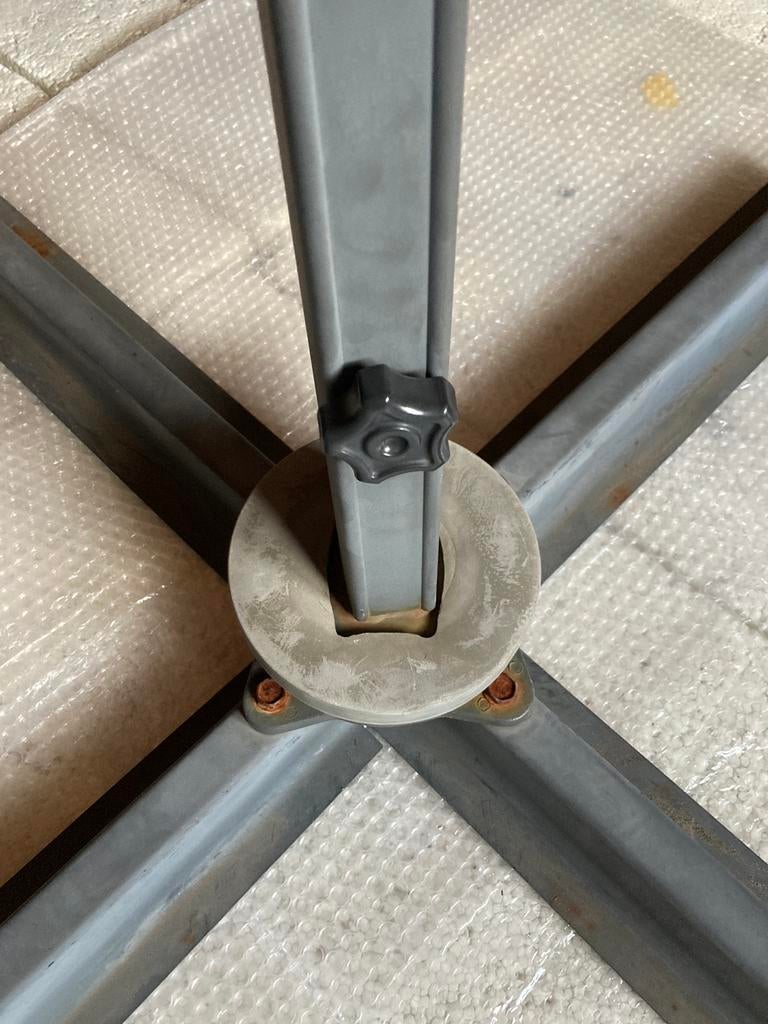 Metalen parasol staander, Tuin en Terras, Ophalen