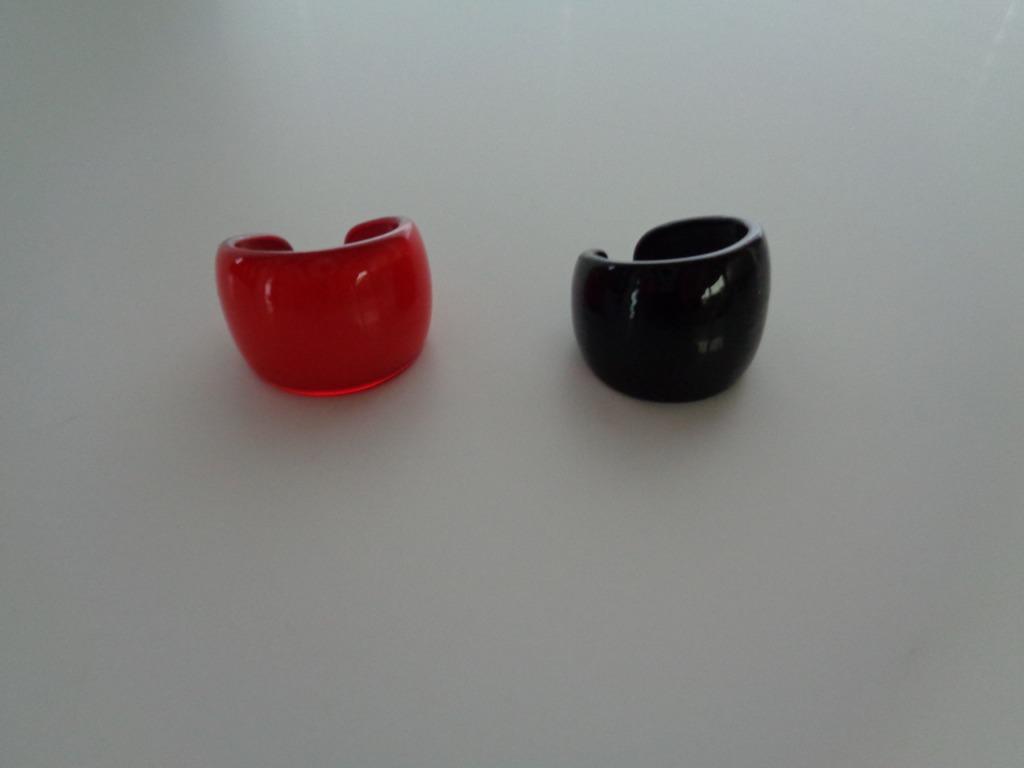 Bague fantaisie. 1 Rouge et 1 Noire, Handtassen en Accessoires, Ringen, Nieuw, Dame of Heer, Overige kleuren, Overige materialen