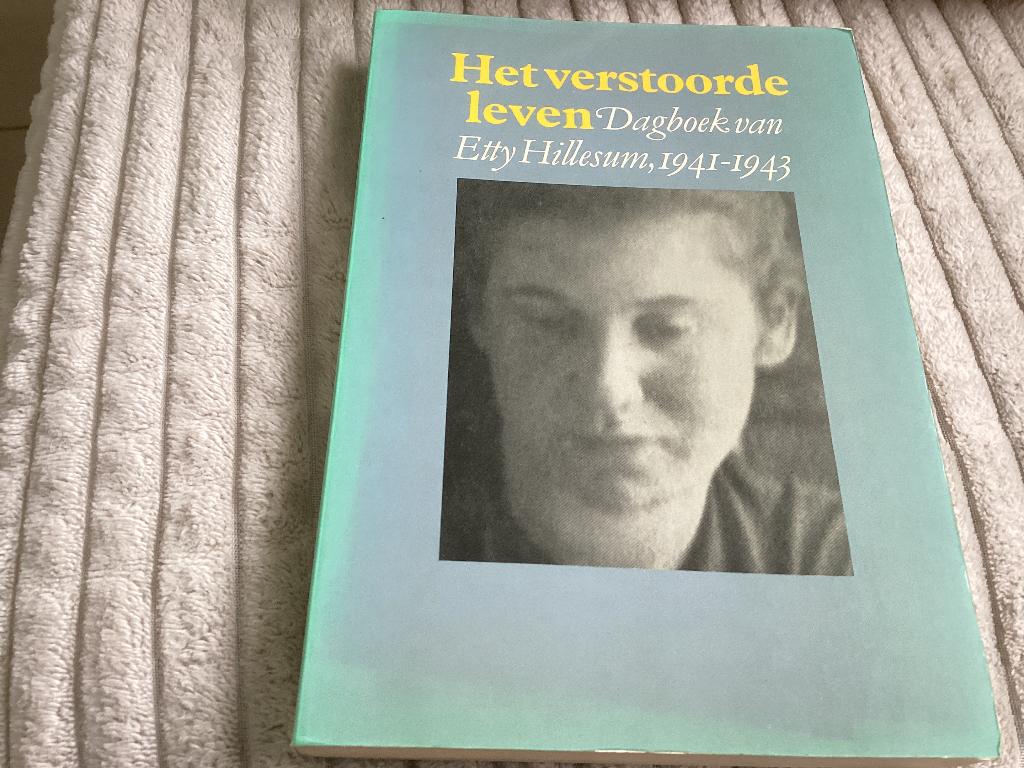 Het verstoorde leven. Dagboek van Etty Hillesum 1941-1943, Boeken, Ophalen of Verzenden, Tweede Wereldoorlog, Gelezen, Overige onderwerpen