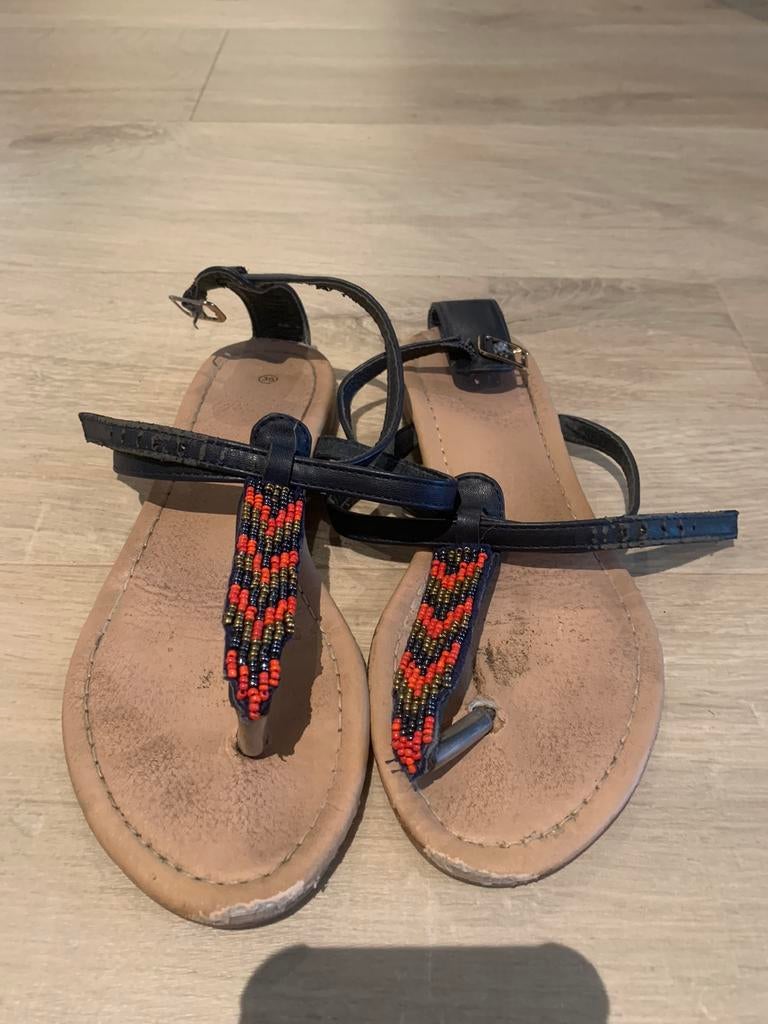 Slippers - 35, Gedragen, Sandalen of Muiltjes