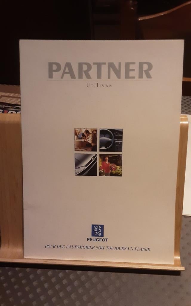 PEUGEOT partner brochure, Livres, Autos | Brochures & Magazines, Enlèvement ou Envoi, Comme neuf, Peugeot