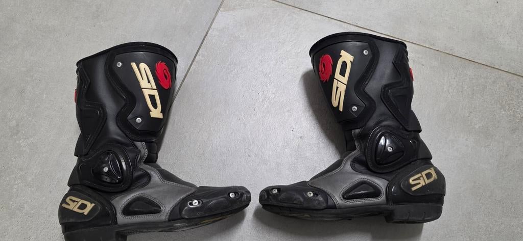 Bottes Sidi 40, Bottes