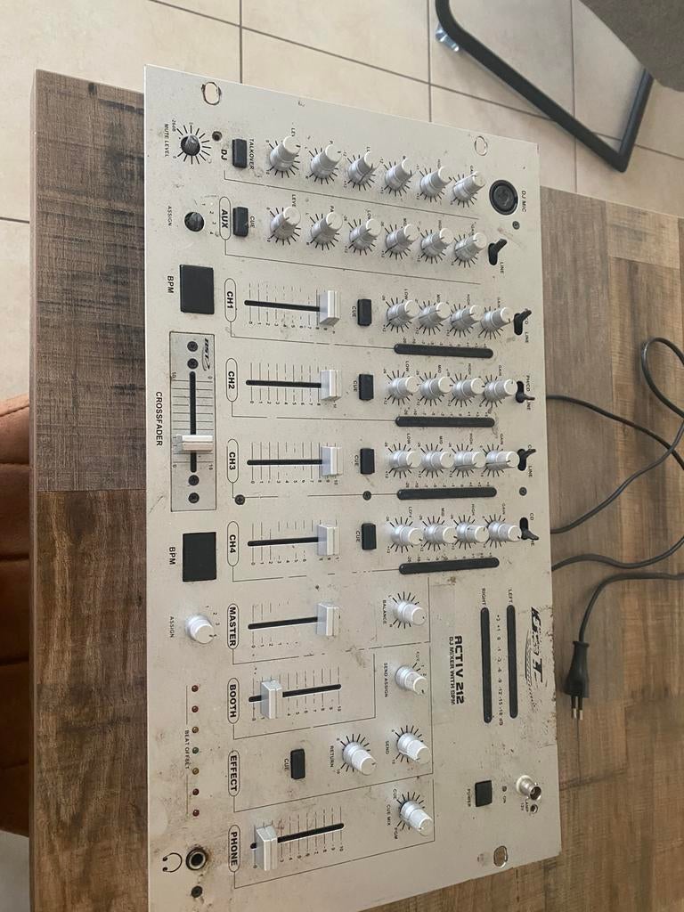 Dj mixer  activ 212, Ophalen, Gebruikt