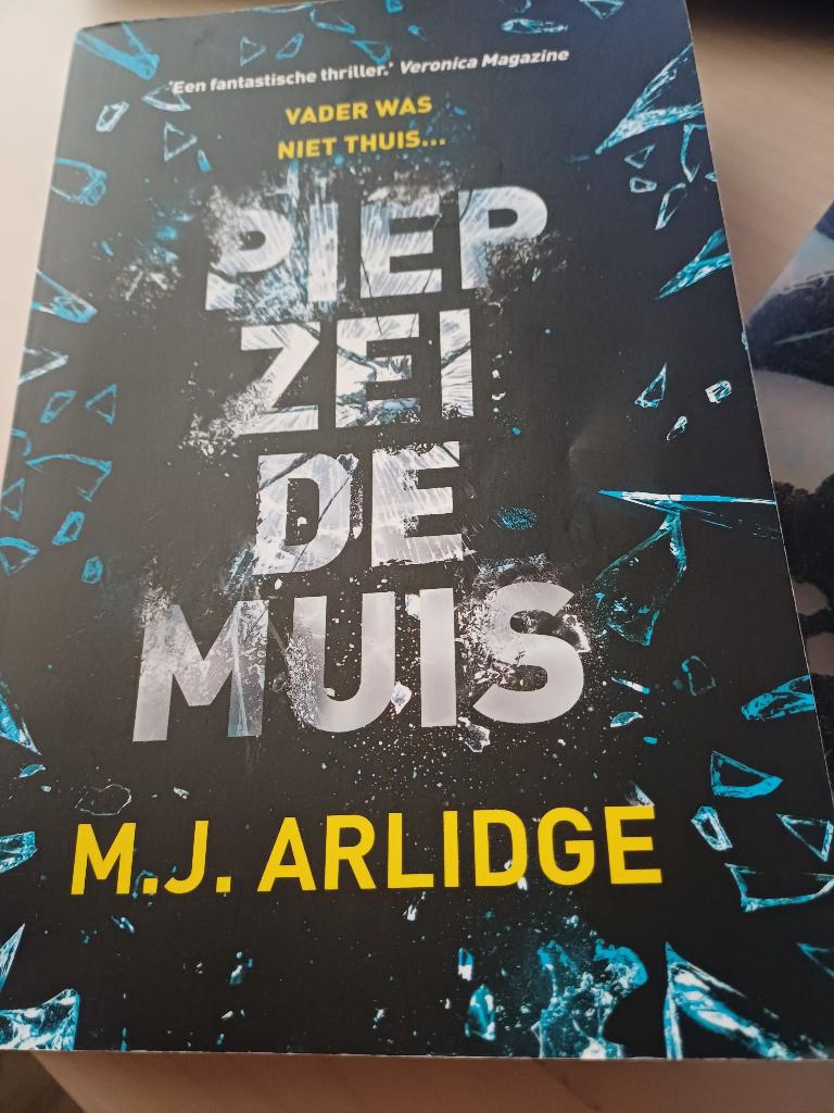 Piep zei de muis, Europa overig, Ophalen of Verzenden, Zo goed als nieuw, M J Arlidge / Robert Bryndza