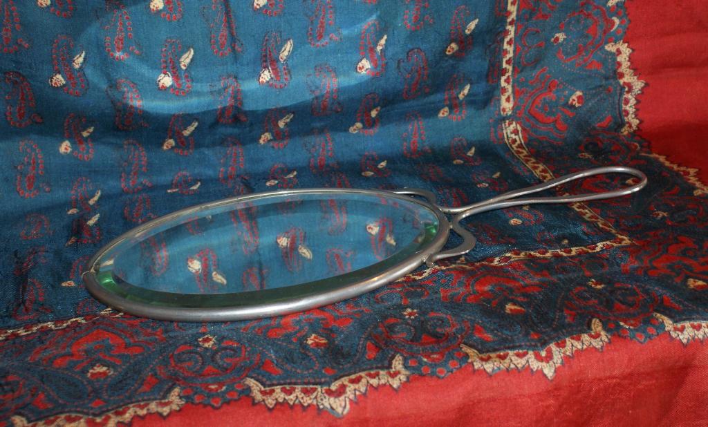 Miroir à main, verre biseauté, armature métallique art-déco, Antiquités & Art, Enlèvement ou Envoi, Ovale, Moins de 50 cm, Moins de 100 cm