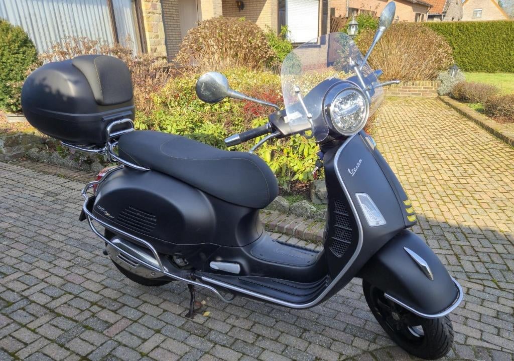 Vespa GTS Super Tech 300 HPE    2022, Motoren, Scooter, Motorrijbewijs A, Gebruikt, Particulier