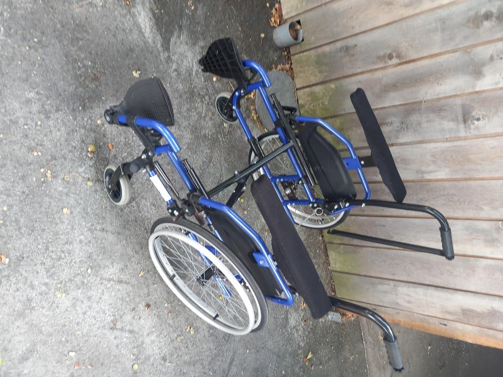 fauteuil roulant pour siège, Enlèvement, Pliant, Neuf, Fauteuil roulant à pousser