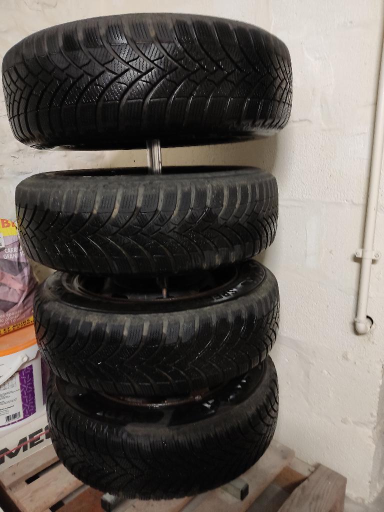 4 pneus hiver 185/65R15 88T + 4 jantes 15 pouces, Ophalen, Gebruikt, 15 inch, Banden en Velgen