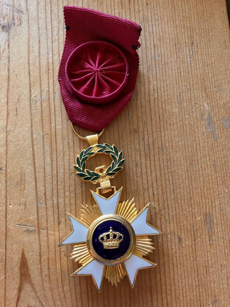 Médaille Ordre de la Couronne, Ophalen