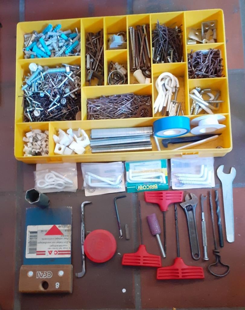 Lot pour bricolage outils clou vis et divers, Enlèvement ou Envoi, Utilisé