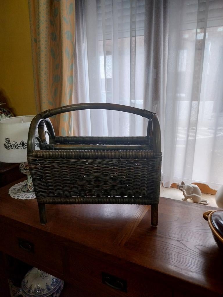 Porte revue en bambou osier  / vintage  / L 46 x l 27 x H 45, Enlèvement, Comme neuf