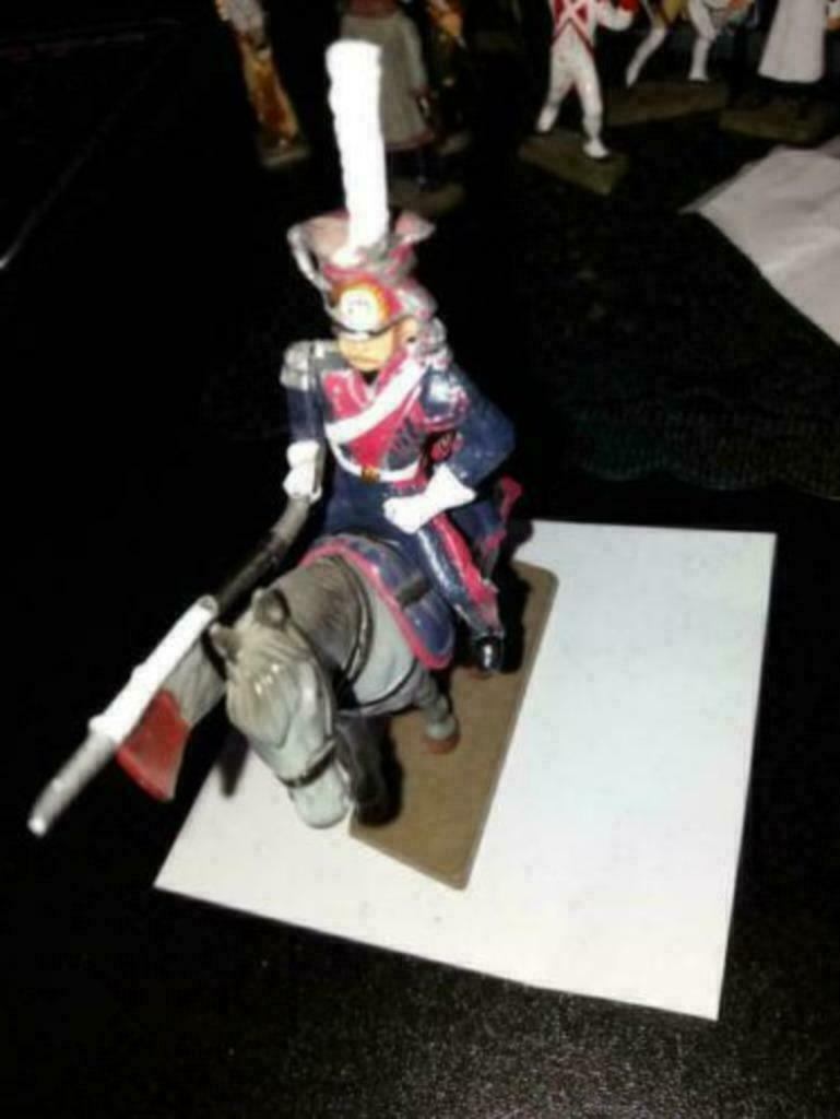 SOLDAT DE PLOMB: CAVALIER PORTE DRAPEAU 1815, Enlèvement ou Envoi