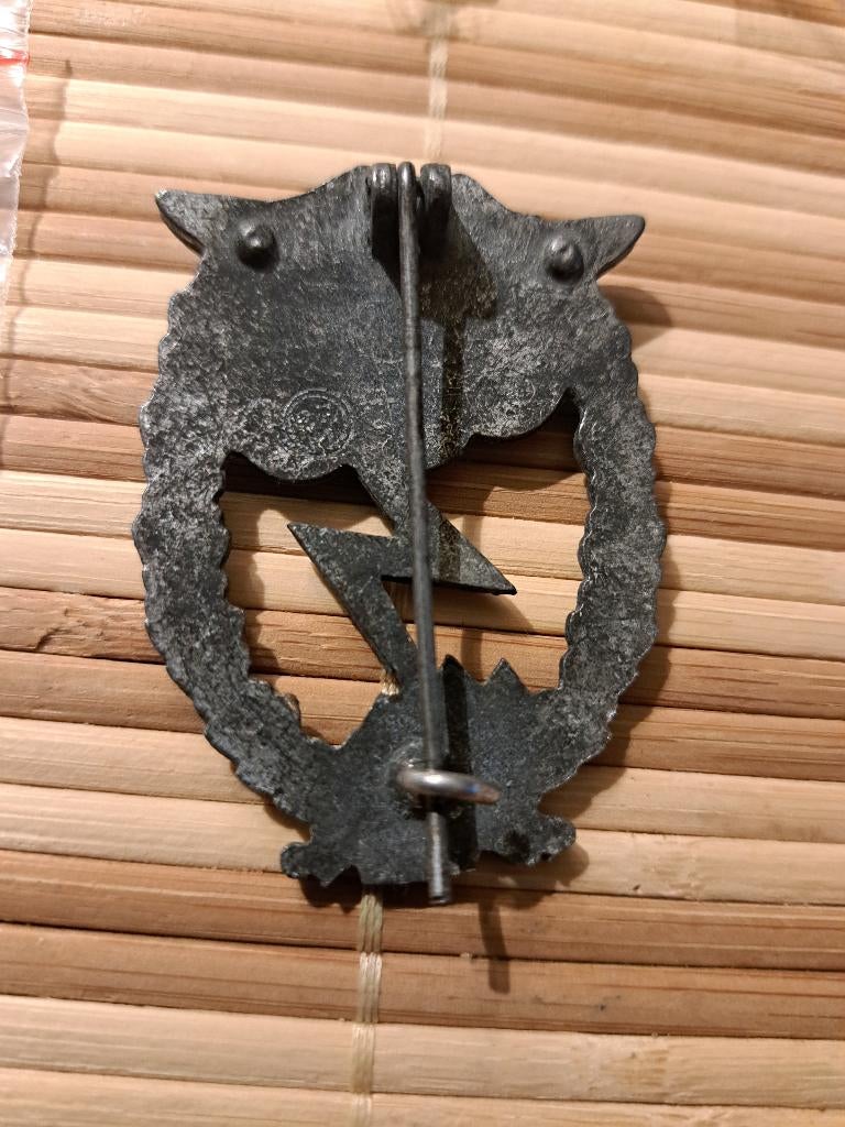 Duitse insigne ww2; luftwaffe Erdkampf abzeichen 50 - (35 €), Collections, Enlèvement, Armée de l'air, Emblème ou Badge