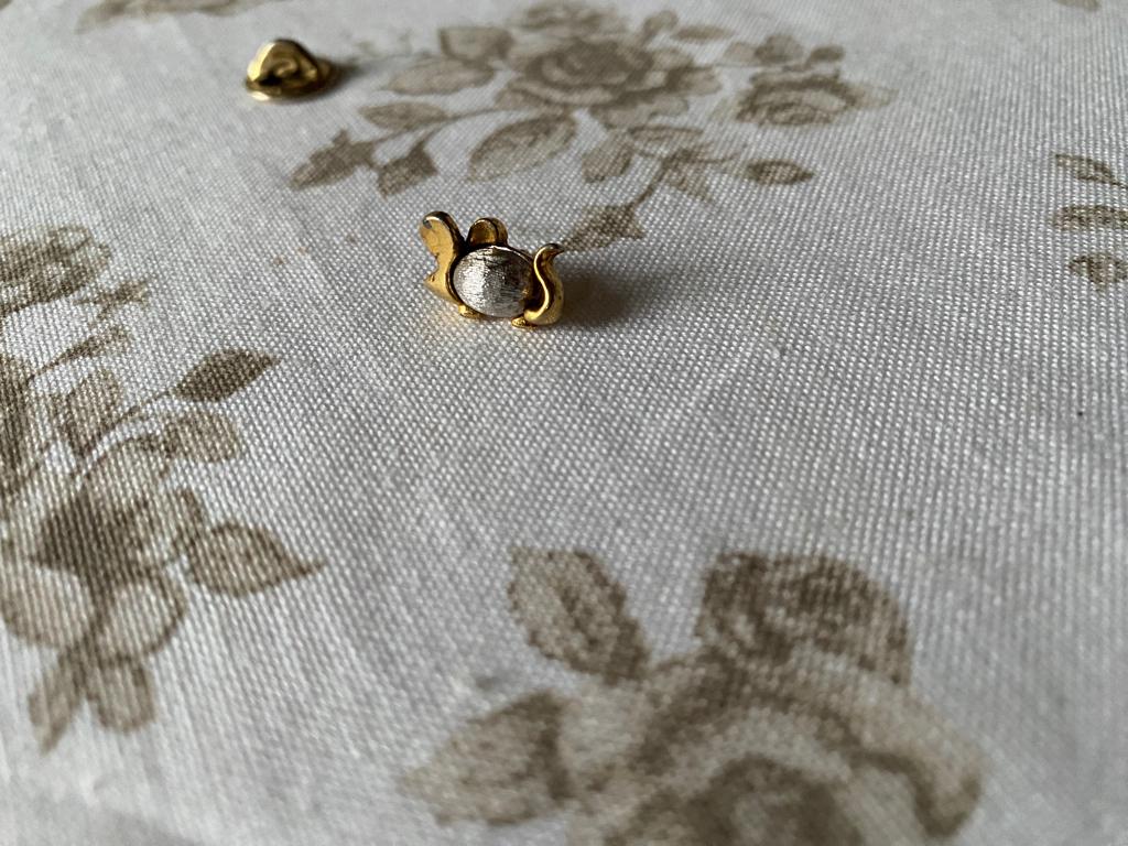 Pin’s broche bijou doré et argenté forme théière vintage, Envoi, Argent, Broche, Doré