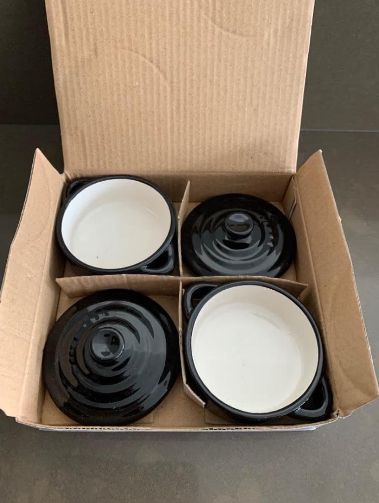 2 keramische stoofpotjes, D: 7,5 cm, nooit gebruikt, Huis en Inrichting, Keuken | Potten en Pannen, Ophalen of Verzenden, Nieuw