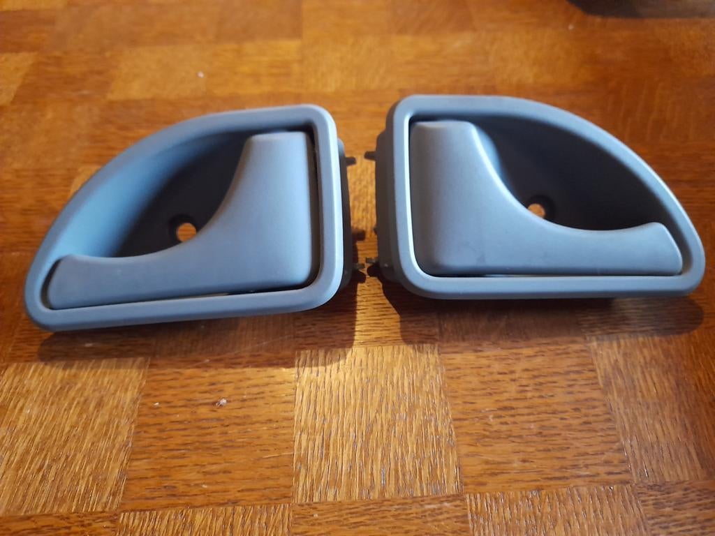 Poignées de portes RENAULT TWINGO 1 // 5060 AUVELAIS, Enlèvement ou Envoi, Utilisé, Renault