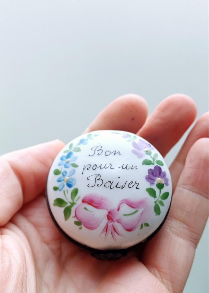 Ancienne boîte à pilules en porcelaine, Enlèvement ou Envoi