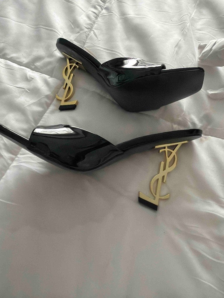 Saint Laurent (YSL) Romy Mules – Pure Luxe & Sexiness, Kleding | Dames, Zwart, Zo goed als nieuw, Sandalen of Muiltjes, Ophalen of Verzenden