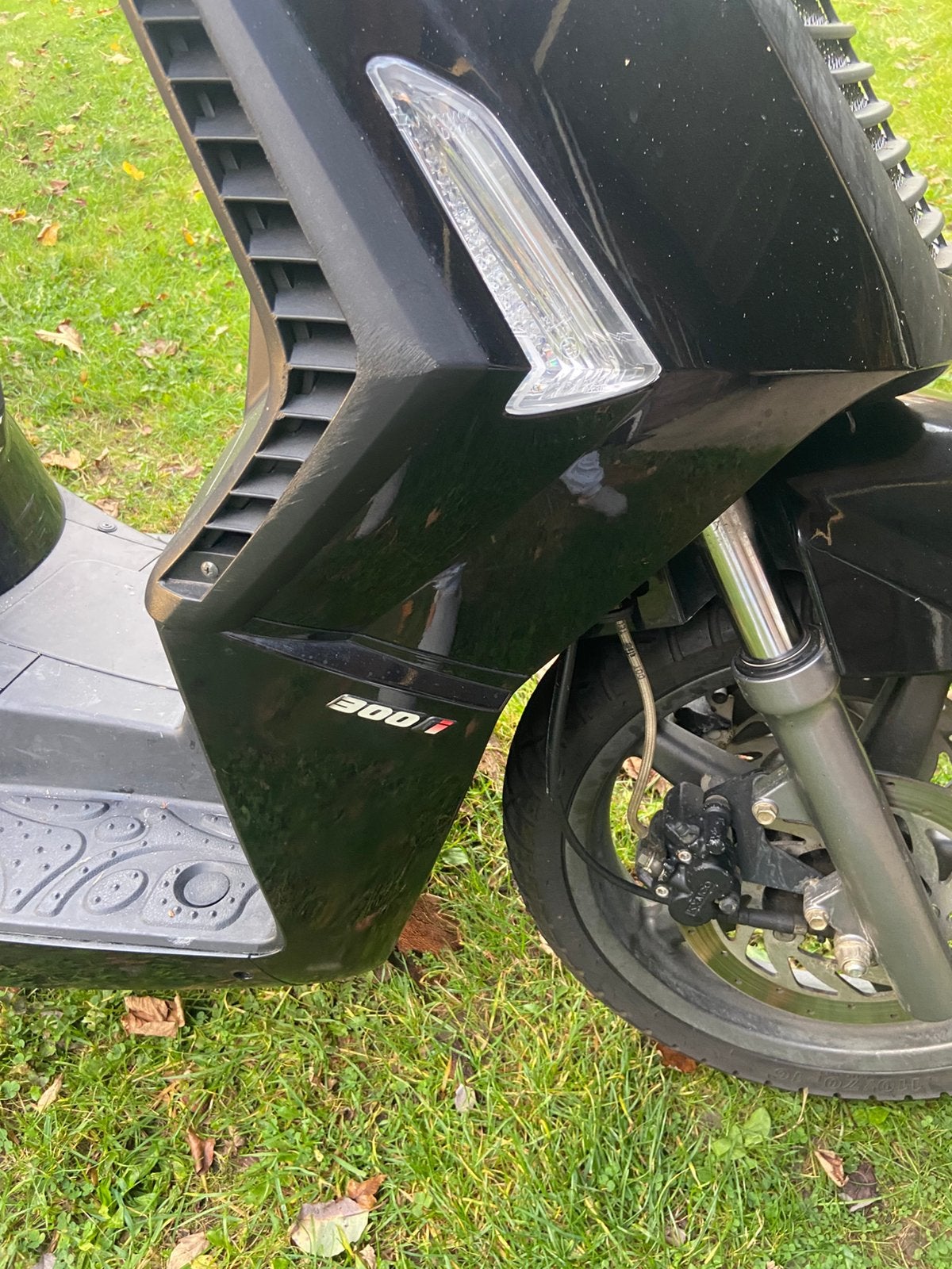 300i scooter slechts 4000 km 1500€ perfecte staat., Ophalen, Zo goed als nieuw