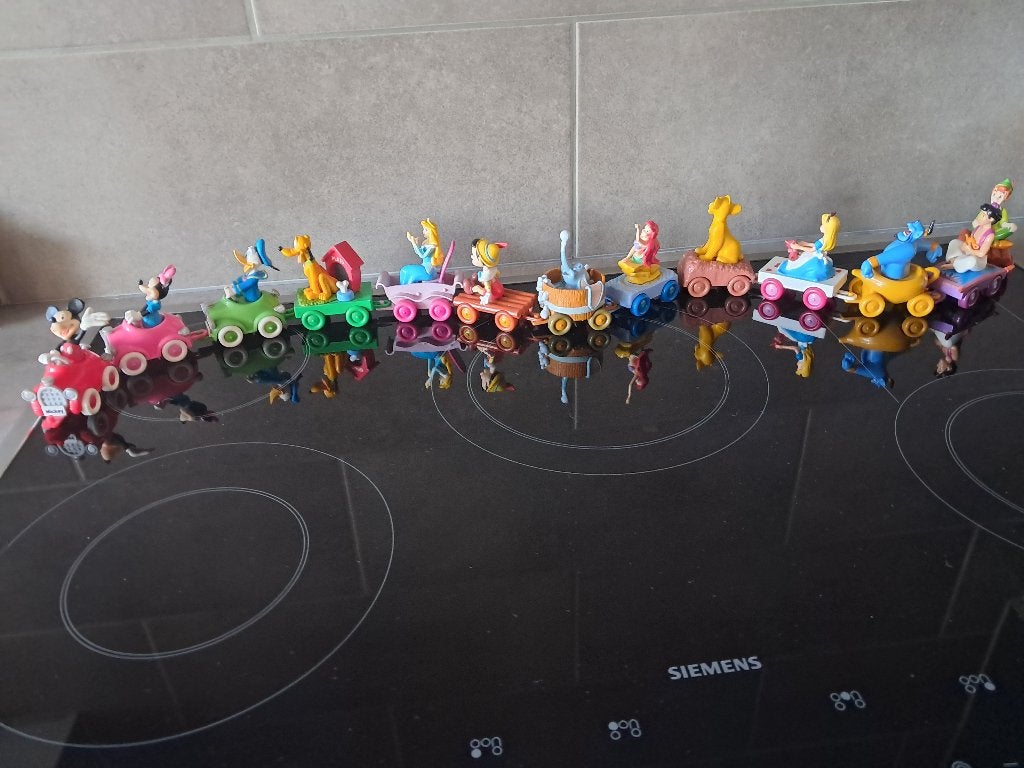 Disney treintje 13 wagentjes voor verzamelaars, Enfants & Bébés, Jouets | Figurines, Enlèvement, Comme neuf