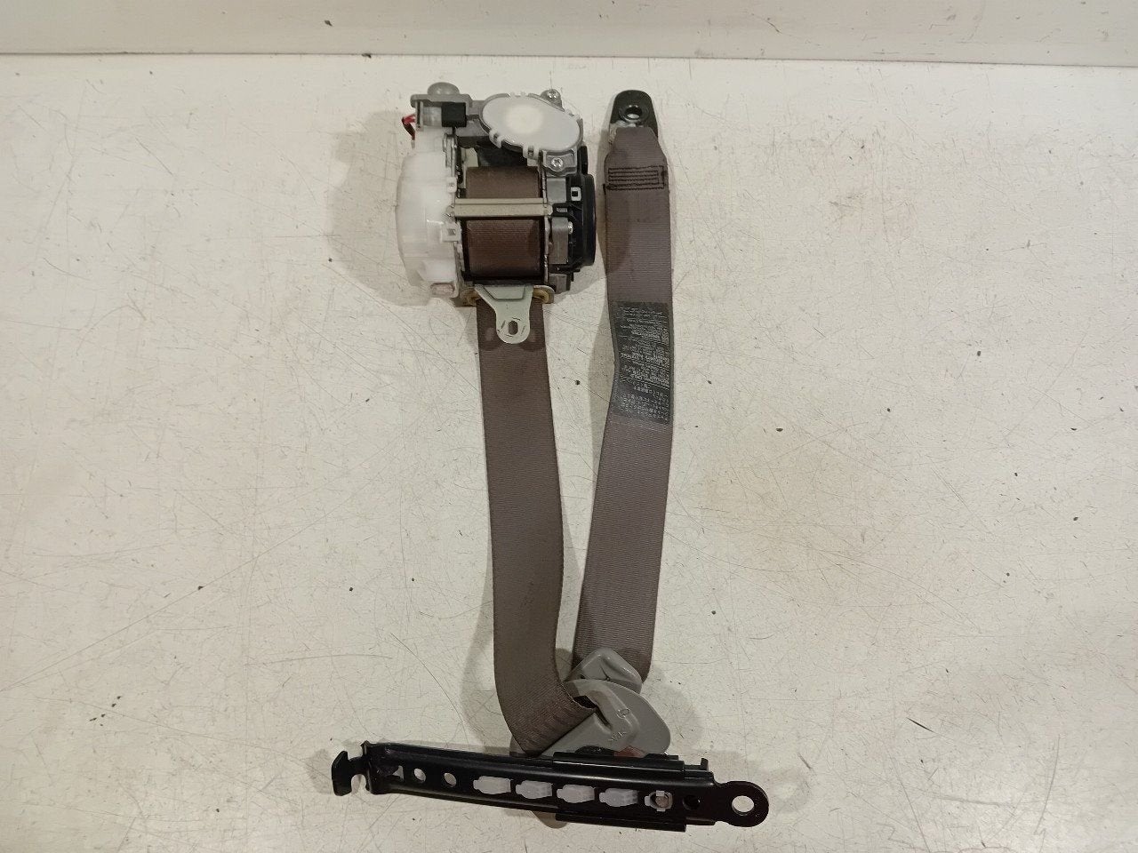 Veiligheidsgordel rechts voor Lexus GS, Onderdelen@venauto.nl, Van der Ven Autorecycling B.V., Ettenseweg 76, 4706 PB Roosendaal, The Netherlands