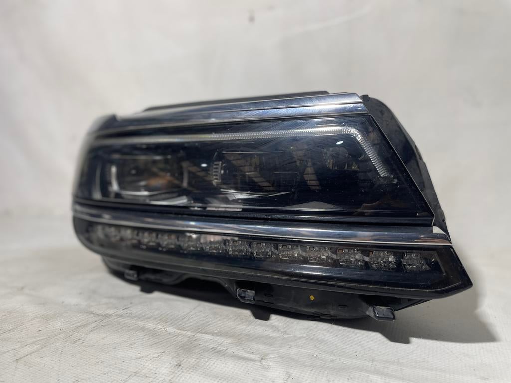 Phare droit 5NB941082A VW TIGUAN, Audi, Enlèvement, Utilisé