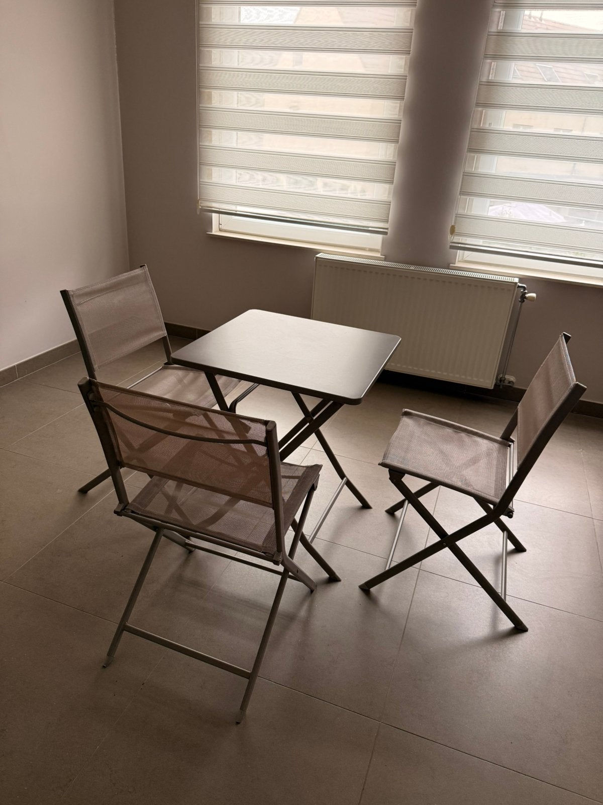 Table et trois chaises de jardin ou terrasse, Enlèvement, Comme neuf