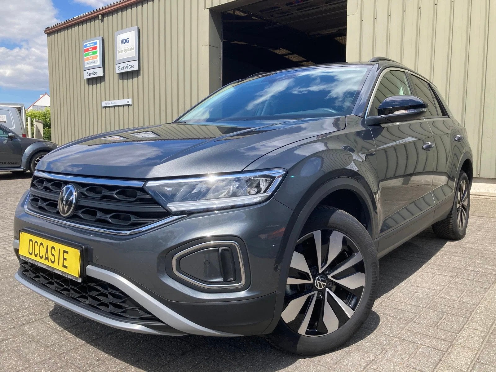 Volkswagen T-Roc GOAL -GPS -Airco -App -Virtual -ACC -Aluvel, Auto's, Volkswagen, Gebruikt, Zwart, 116 pk, Leder en Stof