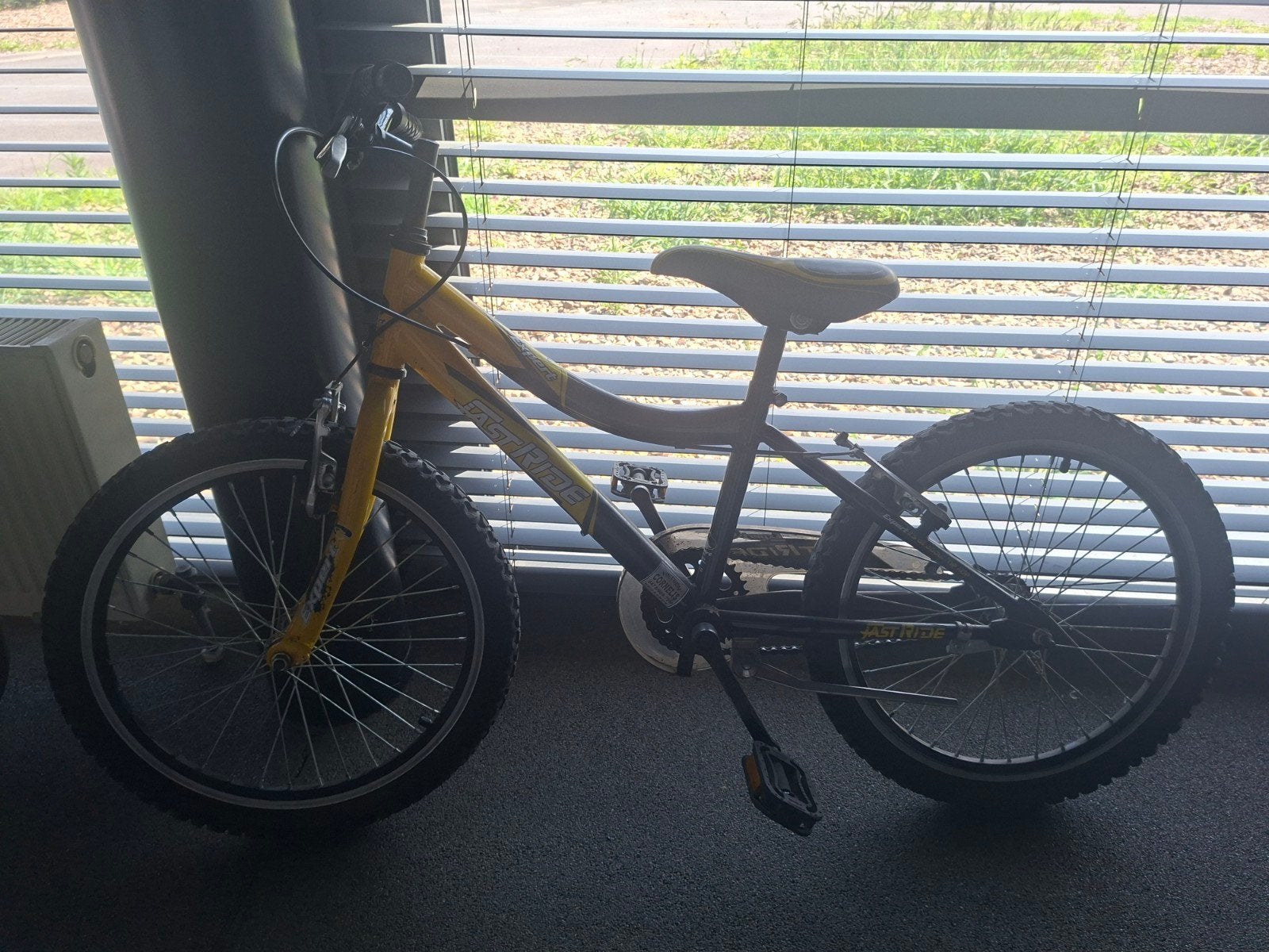 Fietsen, geel en blauwe voor kinderen tot 9 jaar, Fietsen en Brommers, Ophalen