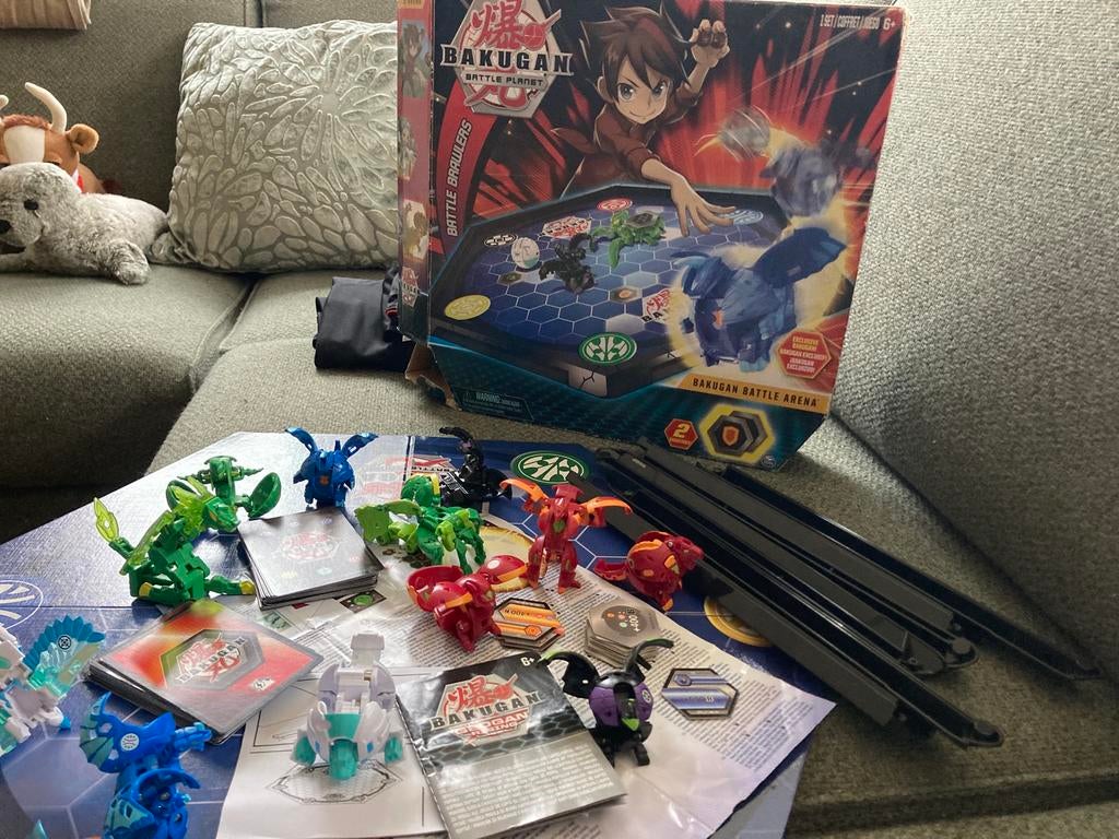 BAKUGAN: 12 Bakugans,battle planet,battle arena,Bakucores,…, Ophalen of Verzenden, Zo goed als nieuw