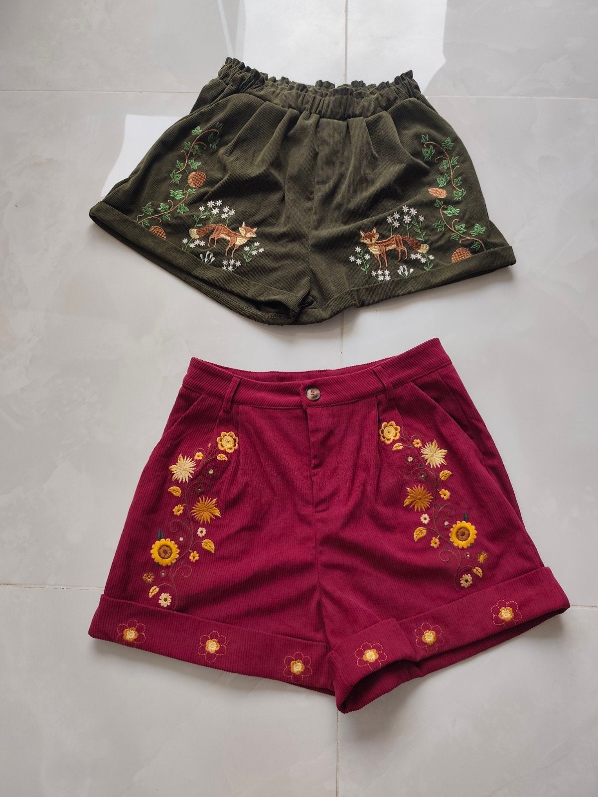 Set van 2 corduroy shorts met mooi borduursel S, Ophalen of Verzenden, Zo goed als nieuw, Maat 36 (S)