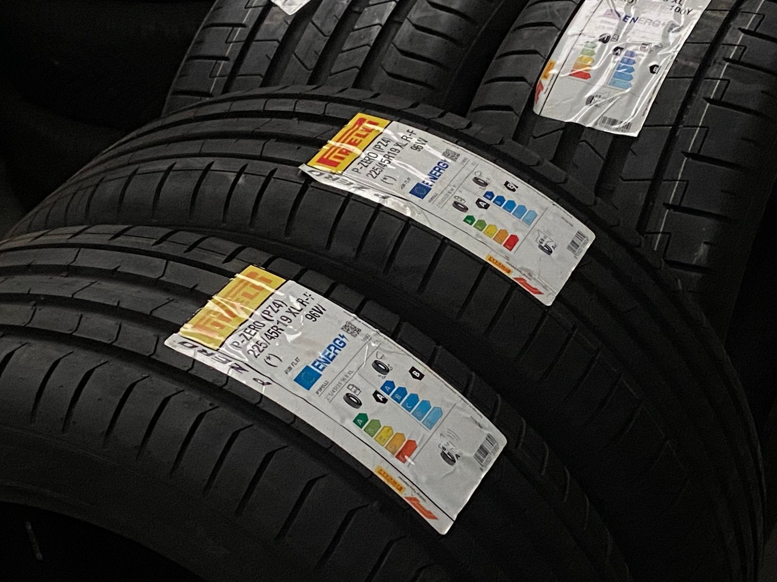 Pirelli P Zero 225/45/19 zomerbanden NIEUWE, Nieuw, Band(en), Personenwagen, Ophalen