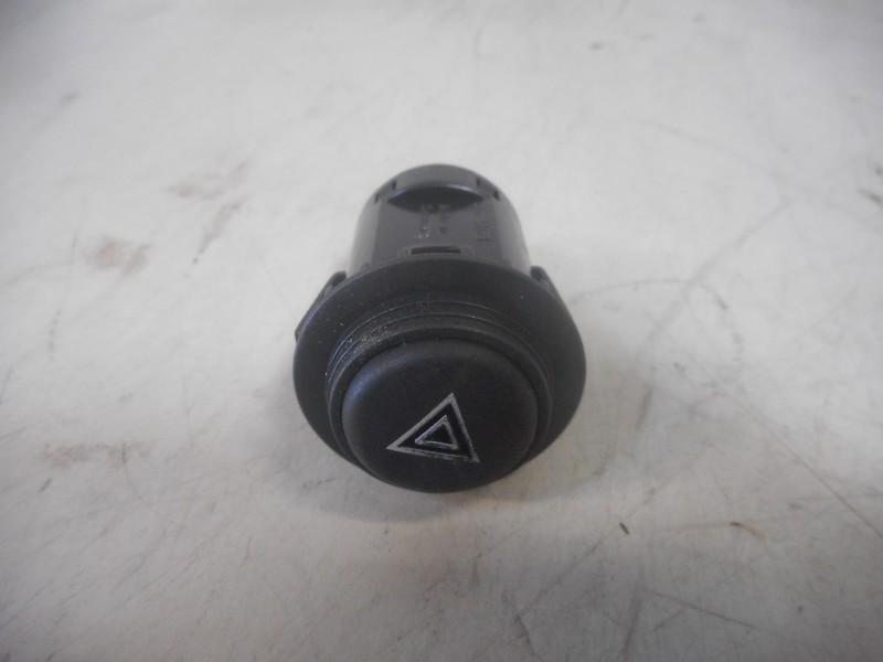 ALARMLICHTEN SCHAKELAAR Volvo 440 (01-1988/12-1996) (445366), Gebruikt, Volvo