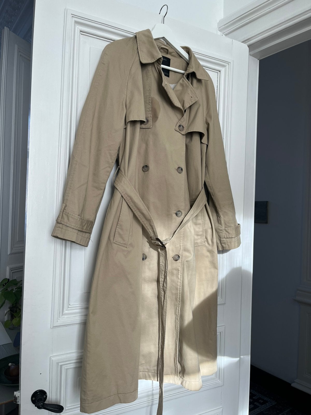 TRENCHCOAT REGENJAS JAS BEIGE NIEUW 44, Ophalen of Verzenden, Nieuw, Maat 42/44 (L), Beige