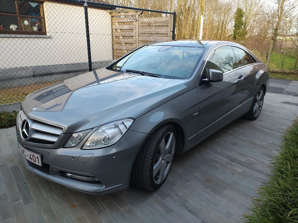 Mercedes E220 coupe, Auto's, Automaat, Beige, 4 cilinders, Parkeersensor