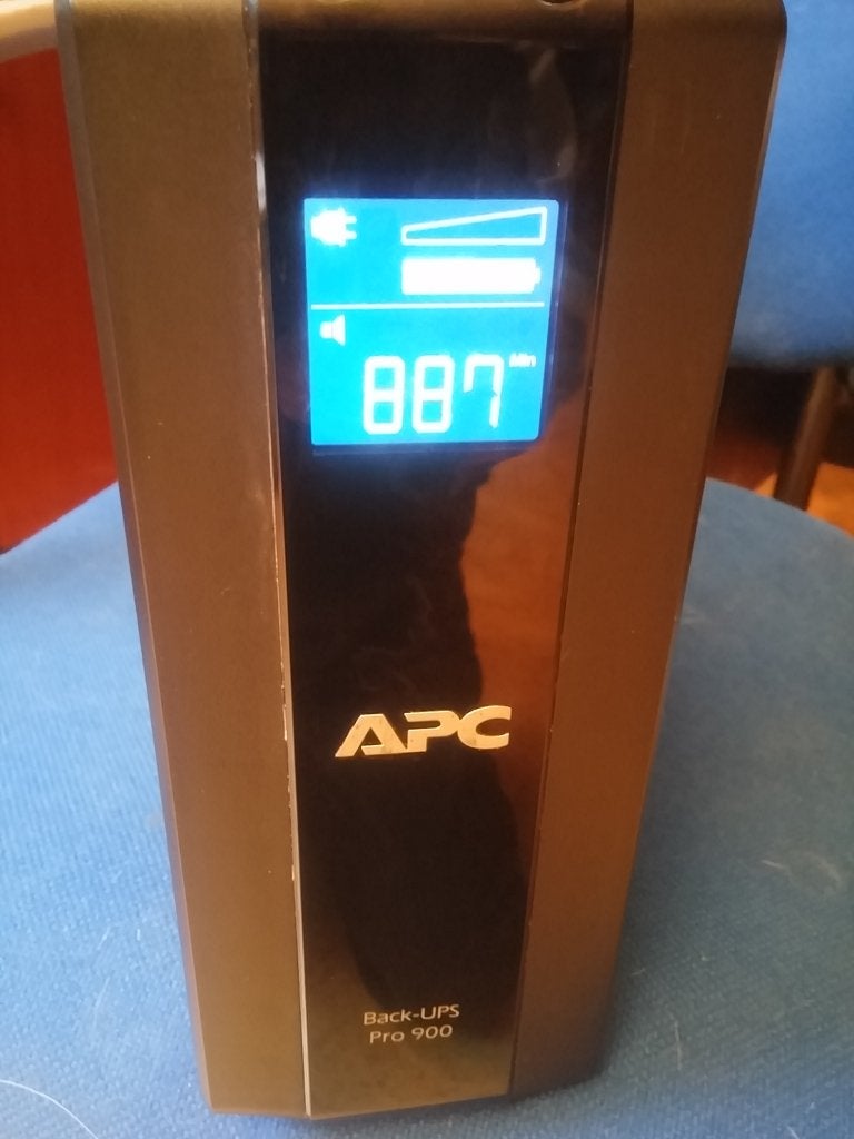 UPS APC BACKUPS PRO900 BI - 540 W - IEC - batteries neuves, Informatique & Logiciels, Alimentations de secours (UPS), Enlèvement ou Envoi